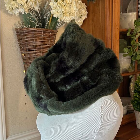 Steve Madden Dark Green Faux Fur Accent Infinity Scarf OS - Picture 3 of 7